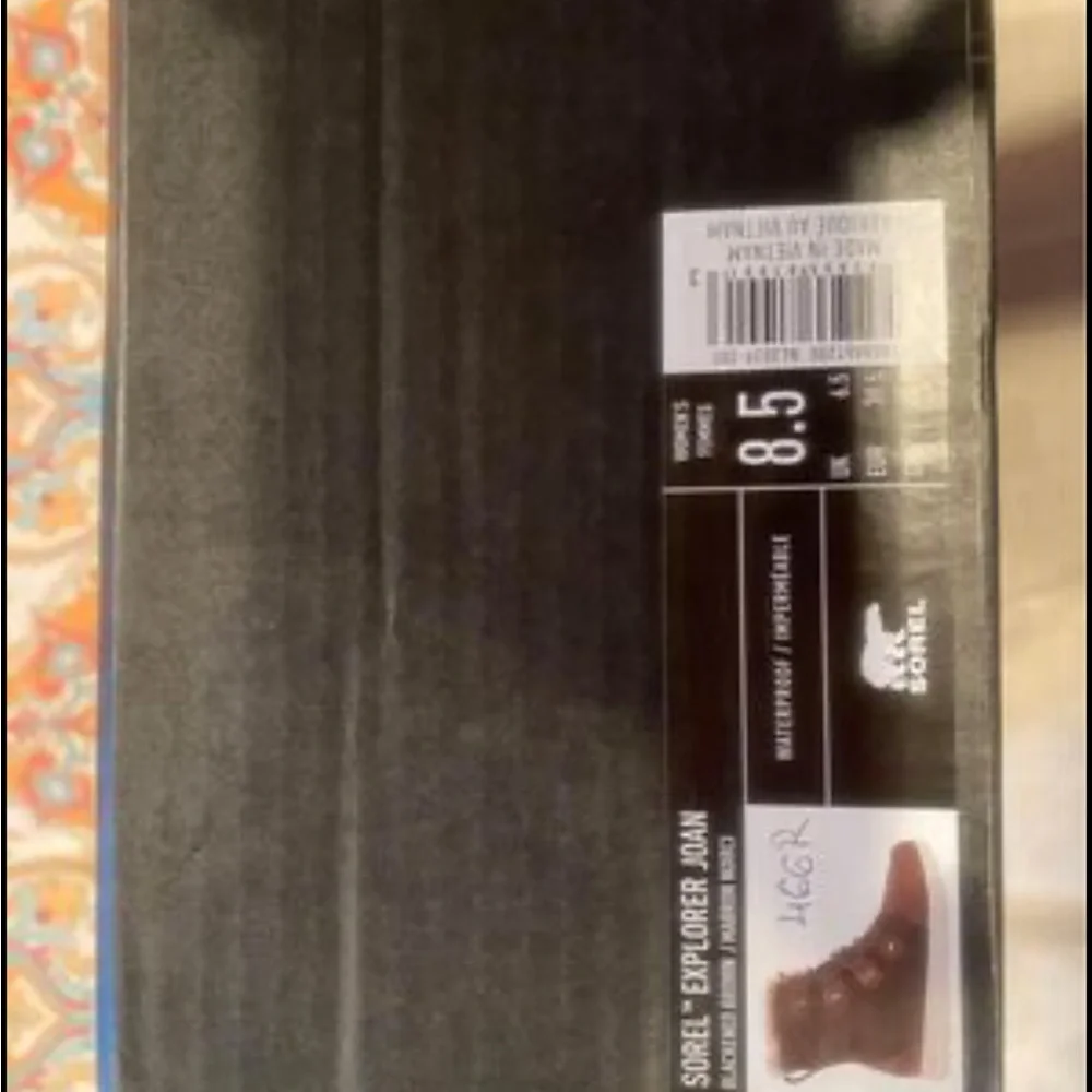Sorel Joan explorer 8.5 brand new never worn. - Picture 5 of 6